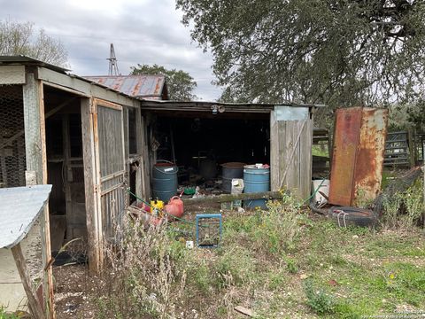Single Family Residence in Mico TX 3020 County Road 265 25.jpg