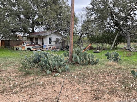 Single Family Residence in Mico TX 3020 County Road 265 32.jpg