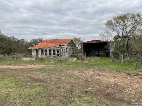 Single Family Residence in Mico TX 3020 County Road 265 34.jpg