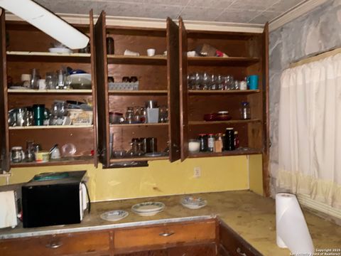 Single Family Residence in Mico TX 3020 County Road 265 16.jpg