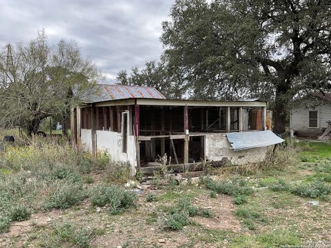 Single Family Residence in Mico TX 3020 County Road 265 24.jpg