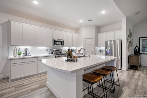 Single Family Residence in Castroville TX 193 Mountain Oak 6.jpg