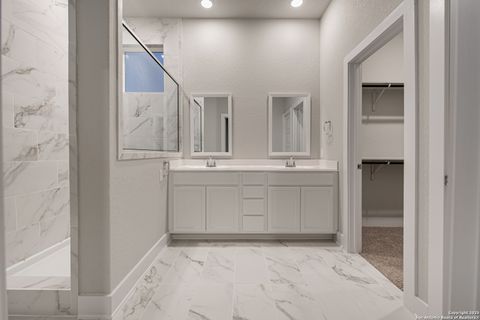 Single Family Residence in Castroville TX 193 Mountain Oak 7.jpg