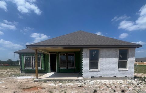 Single Family Residence in Castroville TX 193 Mountain Oak 10.jpg