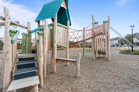 Single Family Residence in Castroville TX 193 Mountain Oak 22.jpg