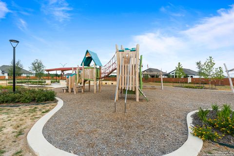 Single Family Residence in Castroville TX 193 Mountain Oak 20.jpg
