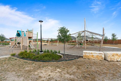 Single Family Residence in Castroville TX 193 Mountain Oak 19.jpg