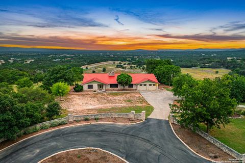 Single Family Residence in Bandera TX 5228-G Fm 3240.jpg