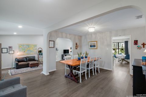 Single Family Residence in Helotes TX 11214 Blue Waters.jpg
