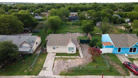 Single Family Residence in San Antonio TX 8831 Five Palms Dr.jpg