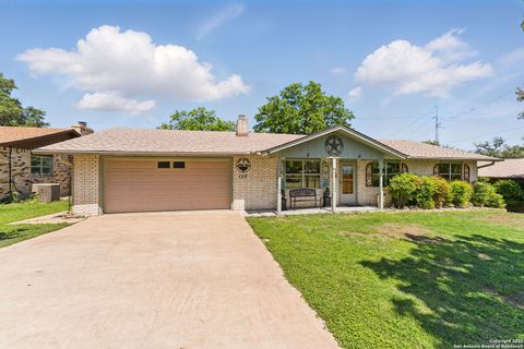Single Family Residence in Kerrville TX 155 Valley View.jpg