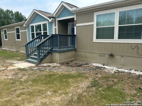 Manufactured Home in Castroville TX 9882 County Road 5732.jpg