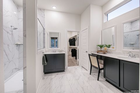 Single Family Residence in Castroville TX 547 White Oak 9.jpg