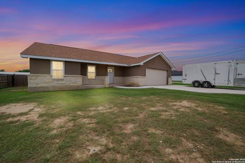 Single Family Residence in Lytle TX 309 Las Palomas.jpg
