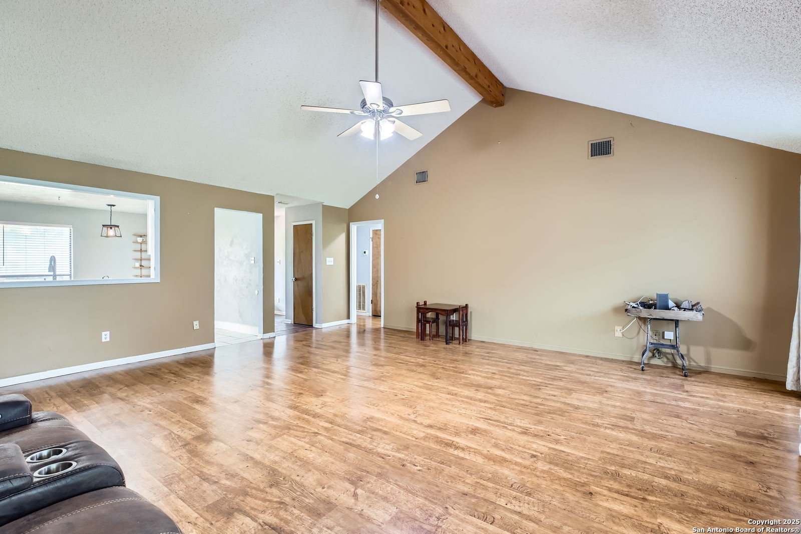 Single Family Residence in Bandera TX 1608 Kings Ranch Rd 7.jpg