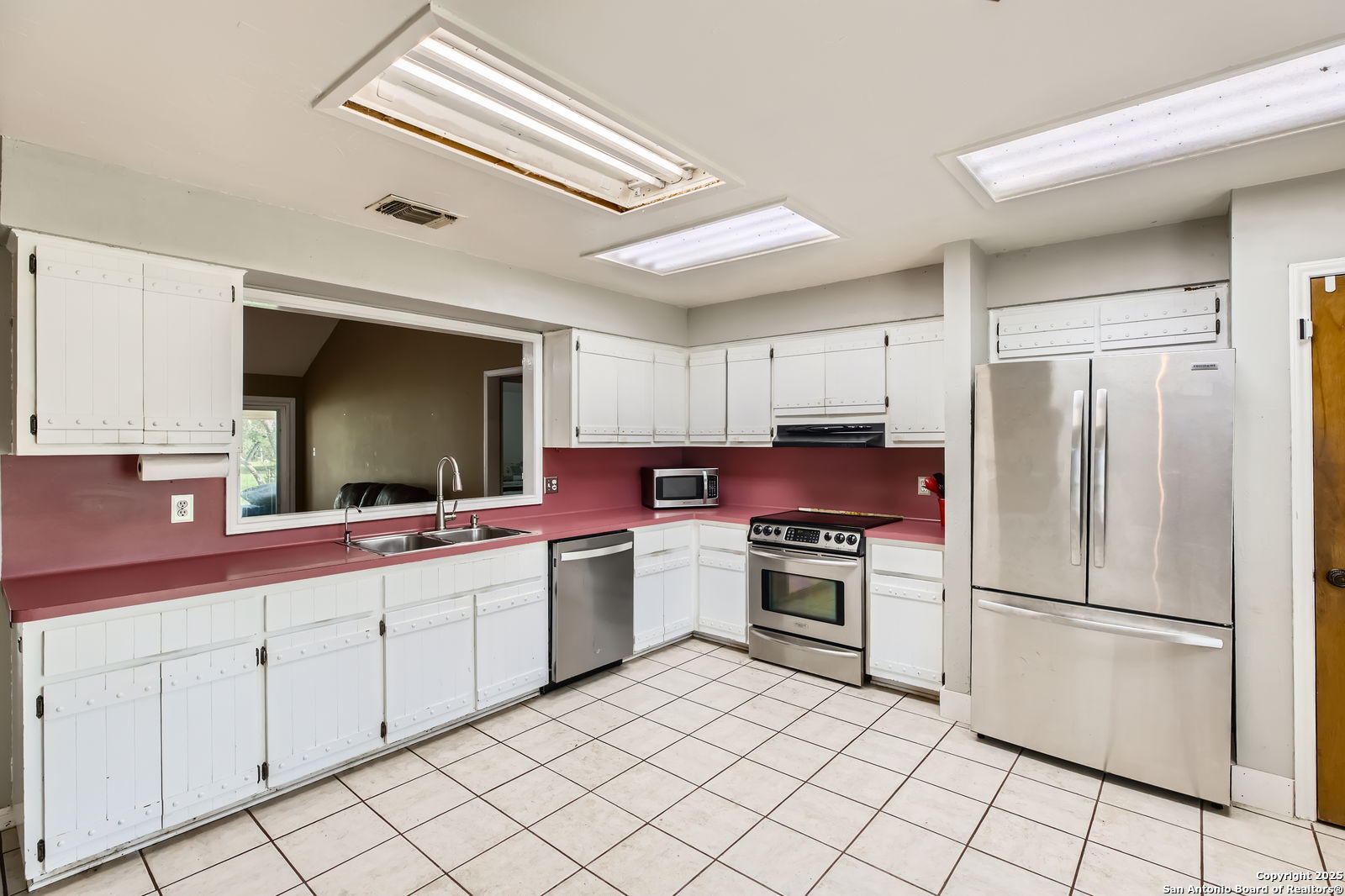 Single Family Residence in Bandera TX 1608 Kings Ranch Rd 11.jpg