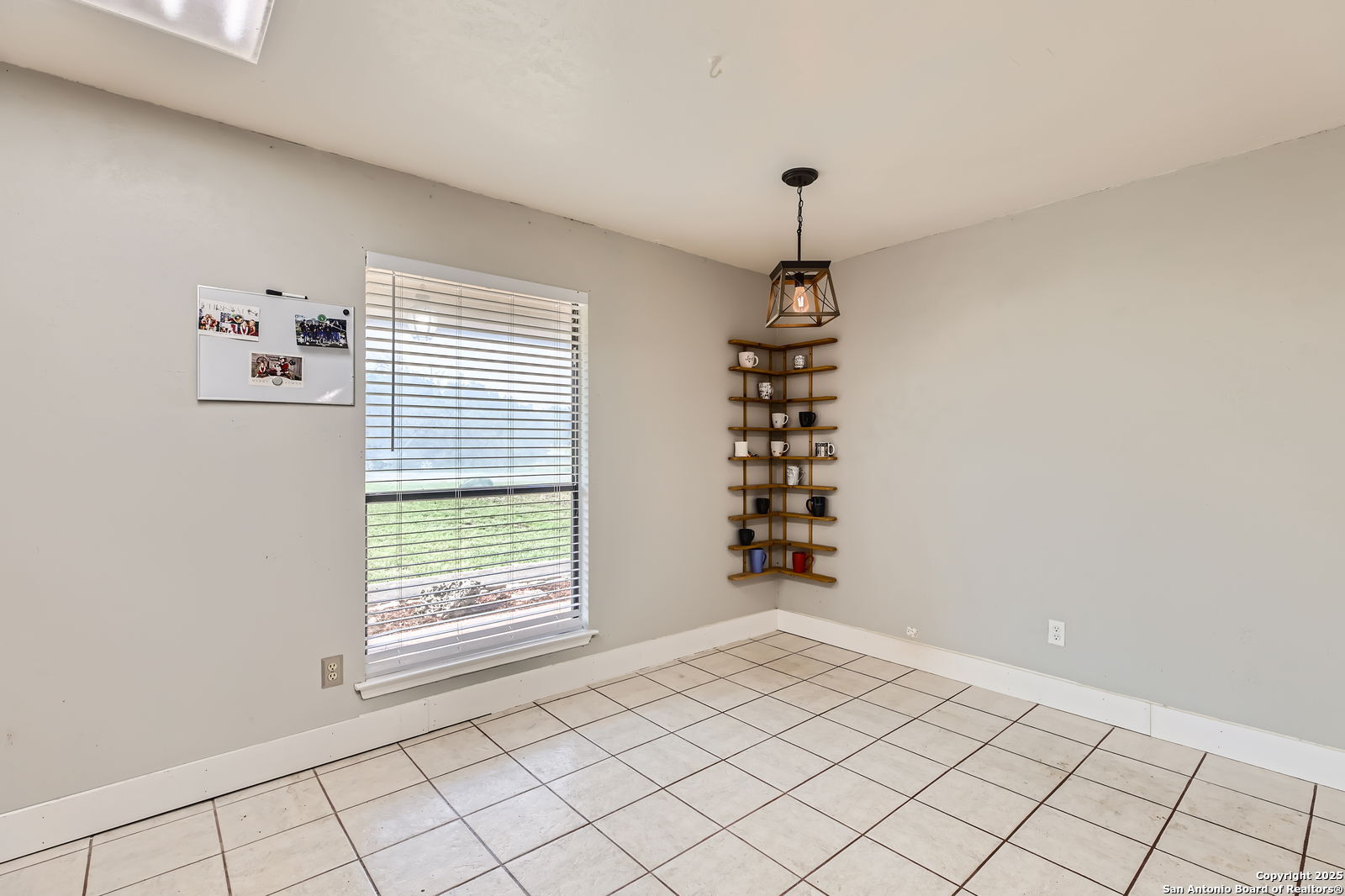 Single Family Residence in Bandera TX 1608 Kings Ranch Rd 9.jpg