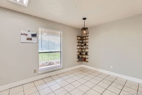 Single Family Residence in Bandera TX 1608 Kings Ranch Rd 9.jpg