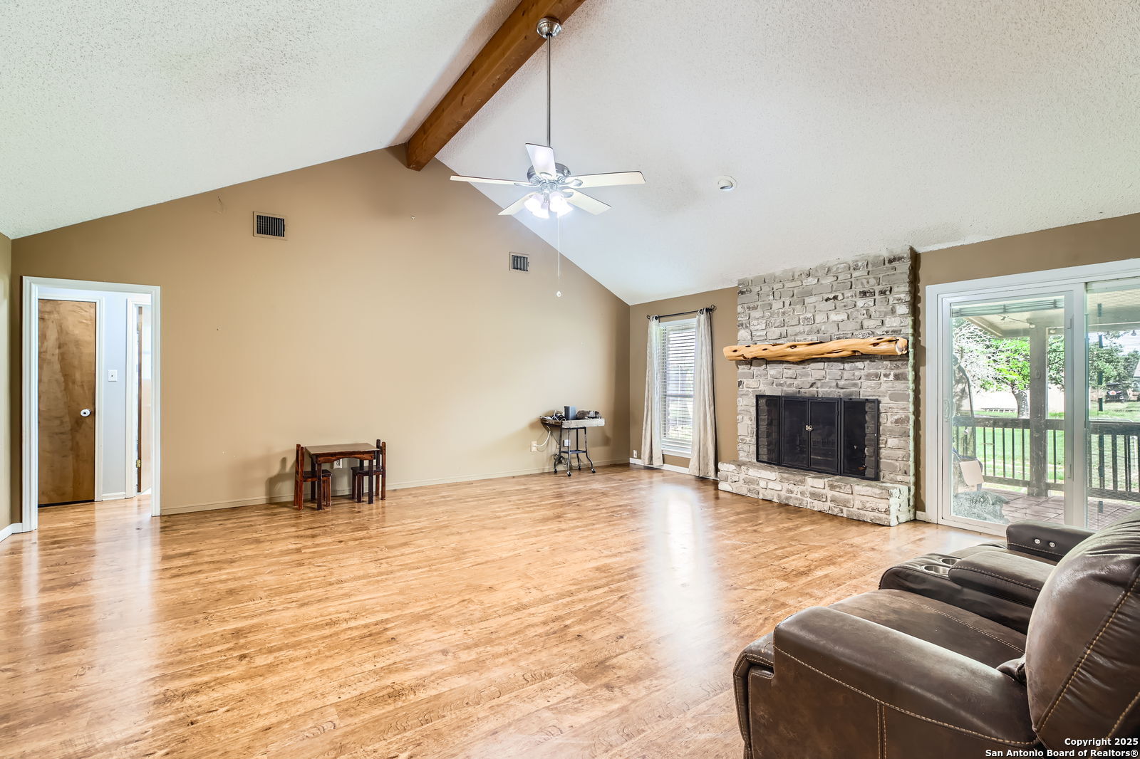 Single Family Residence in Bandera TX 1608 Kings Ranch Rd 6.jpg