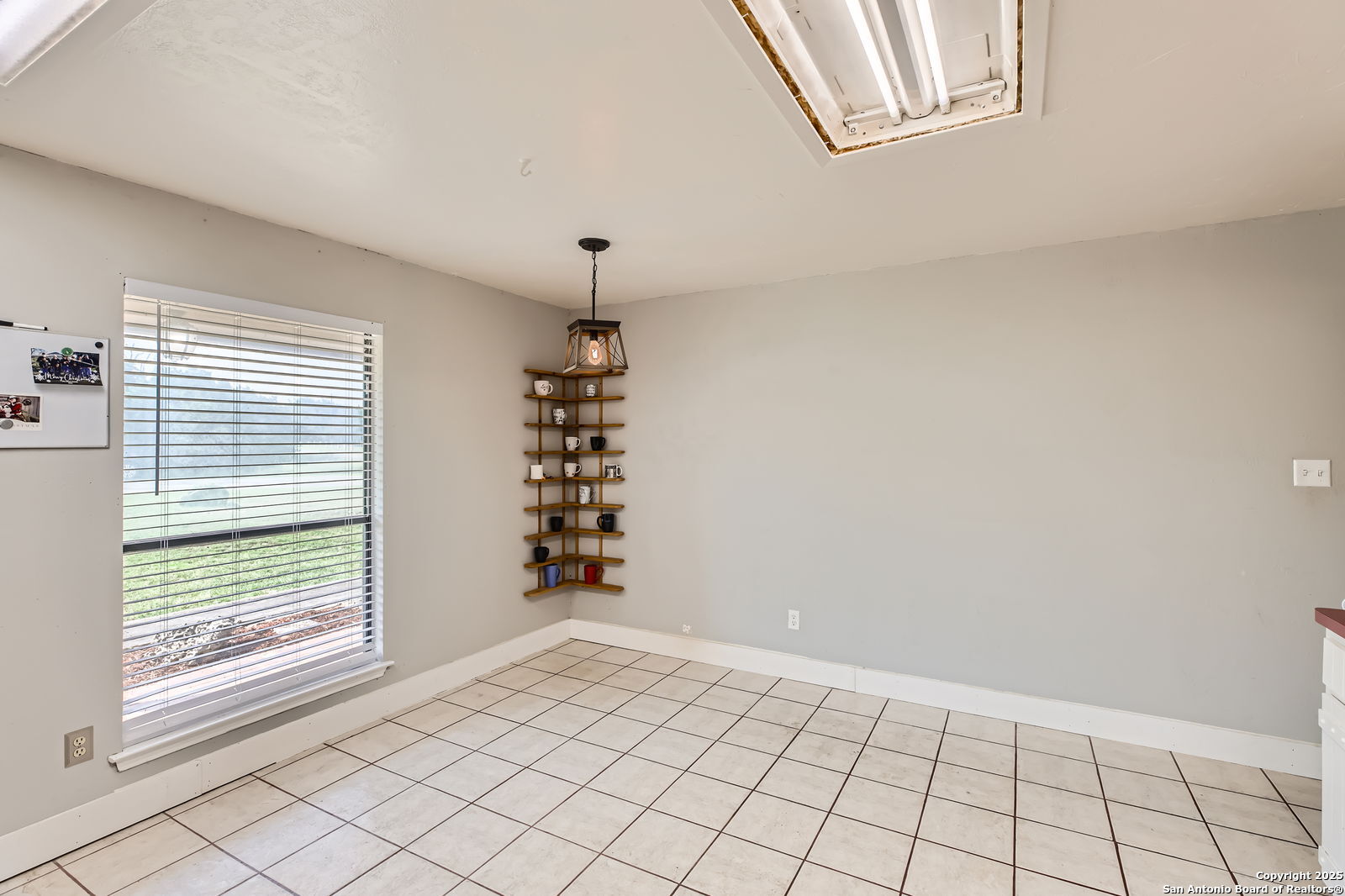 Single Family Residence in Bandera TX 1608 Kings Ranch Rd 13.jpg