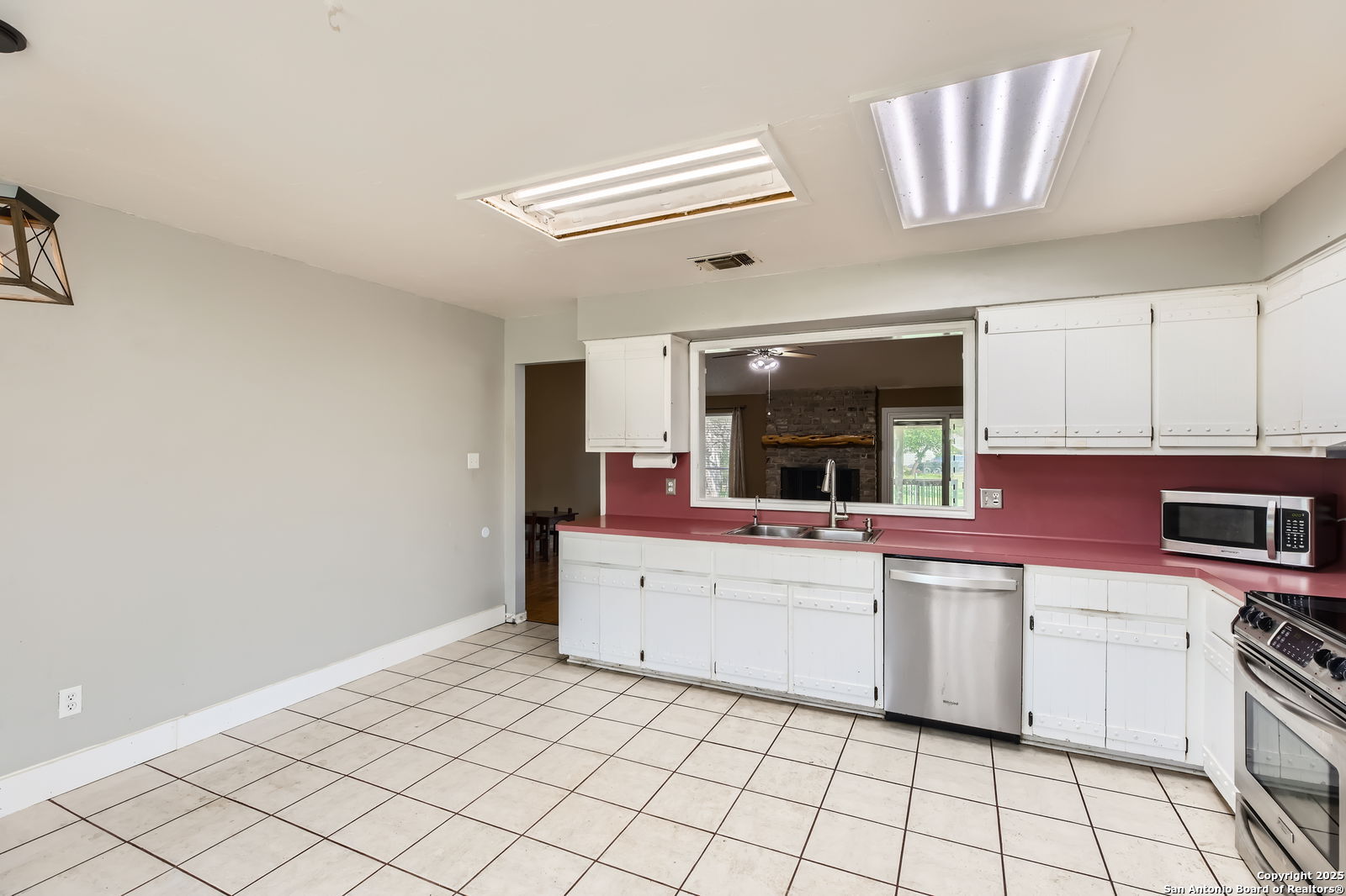 Single Family Residence in Bandera TX 1608 Kings Ranch Rd 12.jpg