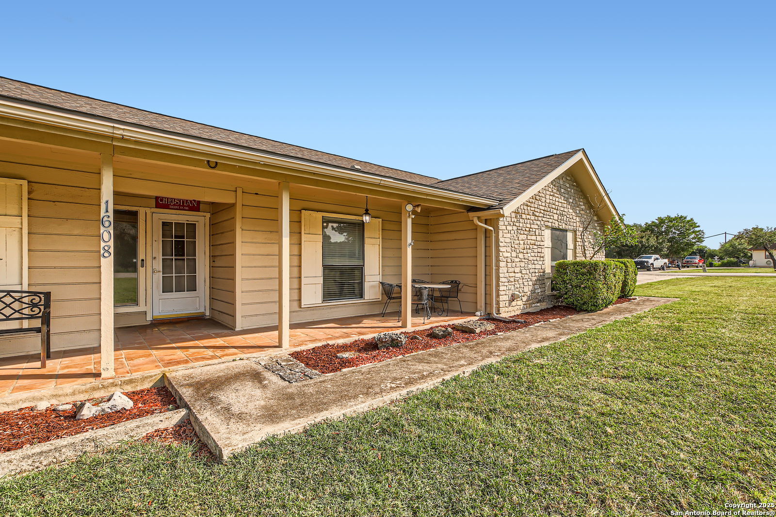 Single Family Residence in Bandera TX 1608 Kings Ranch Rd 4.jpg