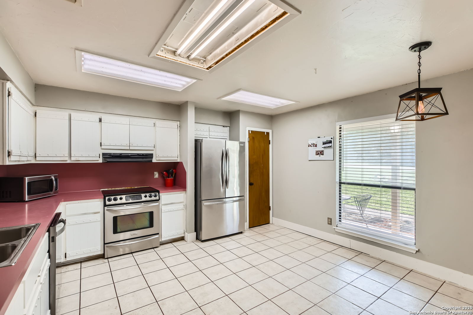Single Family Residence in Bandera TX 1608 Kings Ranch Rd 10.jpg