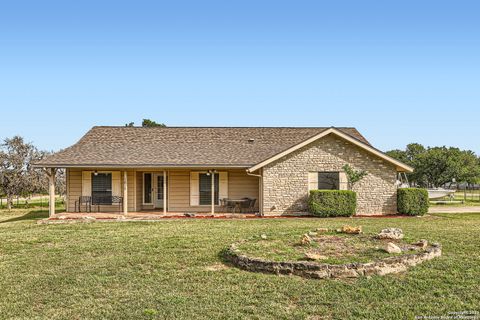 Single Family Residence in Bandera TX 1608 Kings Ranch Rd.jpg