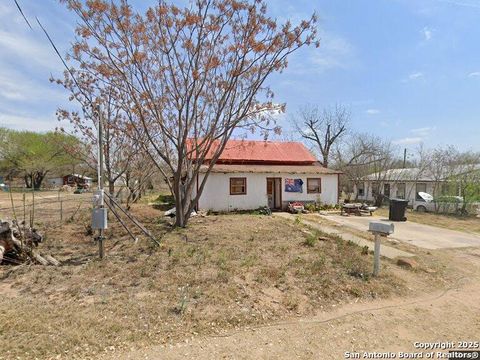  in Devine TX 712 Devine Dr.jpg