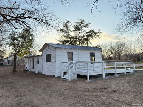 Single Family Residence in Natalia TX 801 Fifth St.jpg