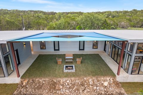 Single Family Residence in Mico TX 320 County Road 2722.jpg