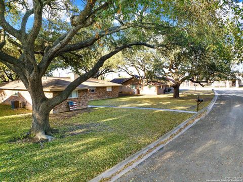Single Family Residence in Hondo TX 1507 28th Street.jpg