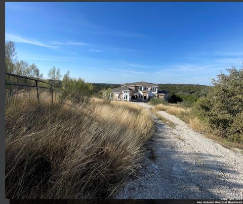 Single Family Residence in Helotes TX 2771 Na Pr.jpg