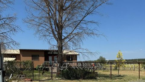 Single Family Residence in Comfort TX 140 Bryce Ln. N Ln.jpg