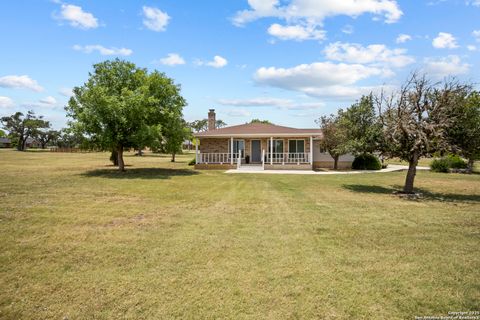 Single Family Residence in Bandera TX 220 Glenvalley Cir.jpg