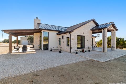 Single Family Residence in Bandera TX 111 Highgate Dr.jpg