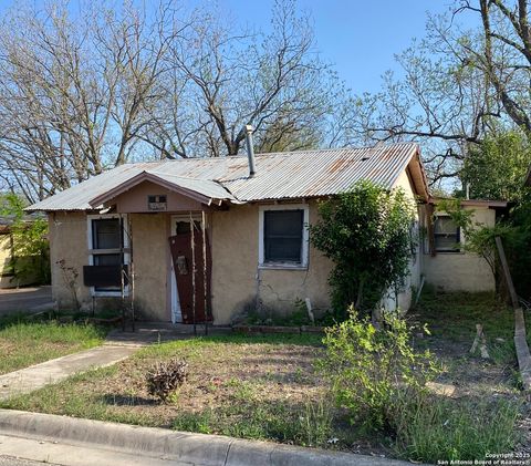 Single Family Residence in Hondo TX 1503 12th St.jpg