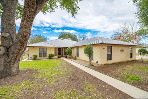 Single Family Residence in Castroville TX 901 Gentilz St.jpg