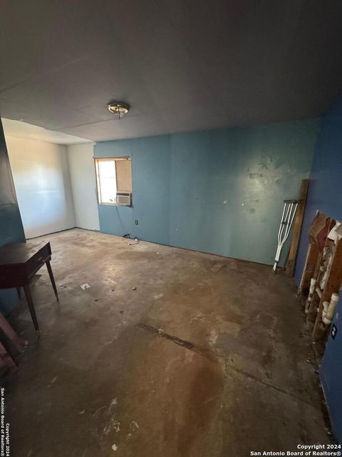 Single Family Residence in Medina TX 192 Finch Dr 12.jpg