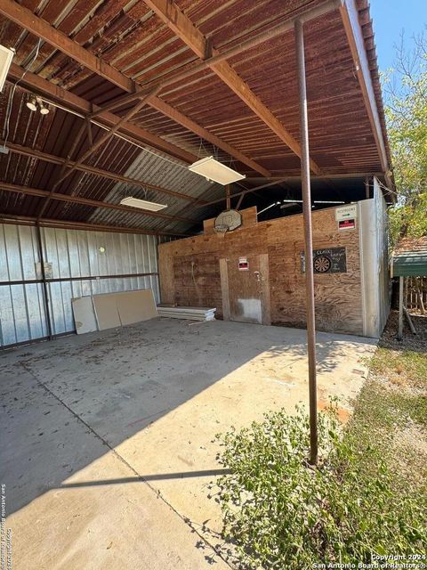 Single Family Residence in Medina TX 192 Finch Dr 14.jpg