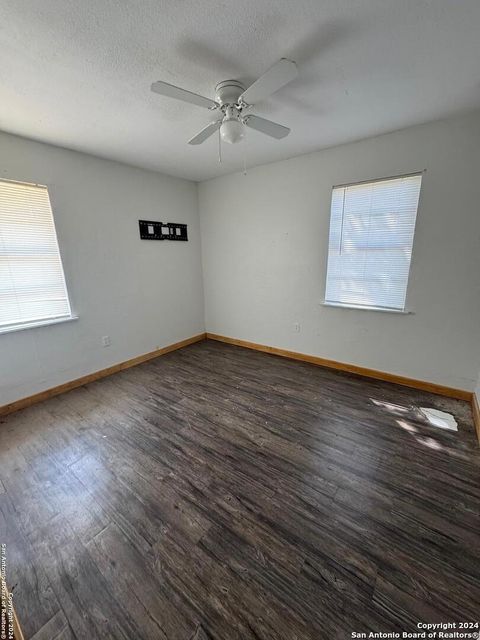 Single Family Residence in Medina TX 192 Finch Dr 8.jpg