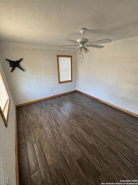 Single Family Residence in Medina TX 192 Finch Dr 1.jpg