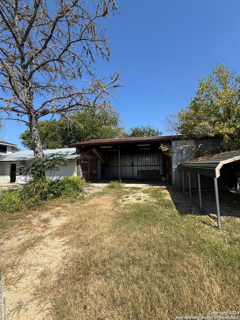 Single Family Residence in Medina TX 192 Finch Dr 19.jpg