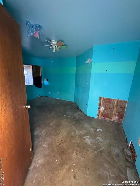 Single Family Residence in Medina TX 192 Finch Dr 11.jpg