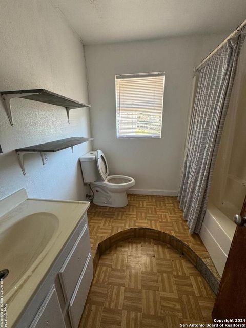 Single Family Residence in Medina TX 192 Finch Dr 7.jpg