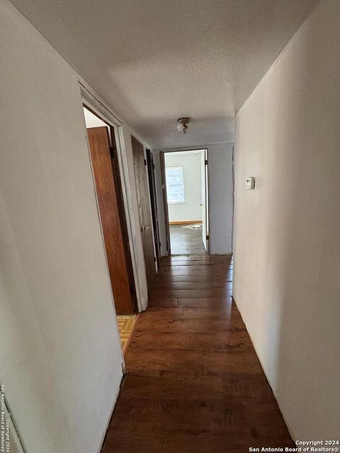 Single Family Residence in Medina TX 192 Finch Dr 6.jpg