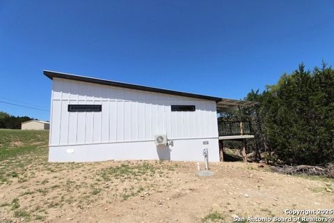 Single Family Residence in Bandera TX 403 Private Road 1523 3.jpg
