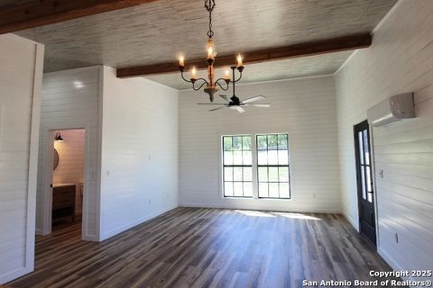 Single Family Residence in Bandera TX 403 Private Road 1523 10.jpg