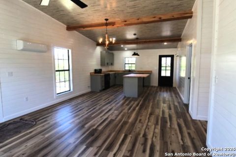 Single Family Residence in Bandera TX 403 Private Road 1523 7.jpg