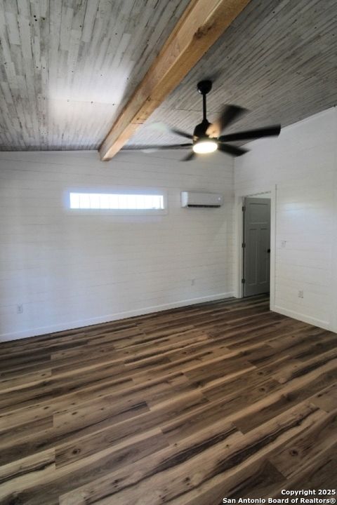 Single Family Residence in Bandera TX 403 Private Road 1523 12.jpg